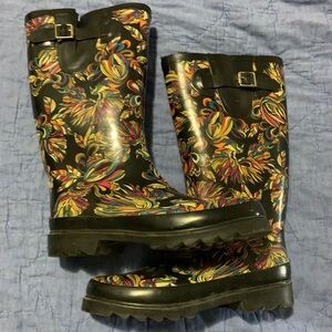 Rubber boots/galoshes, women size 7.5, insulated, patterned